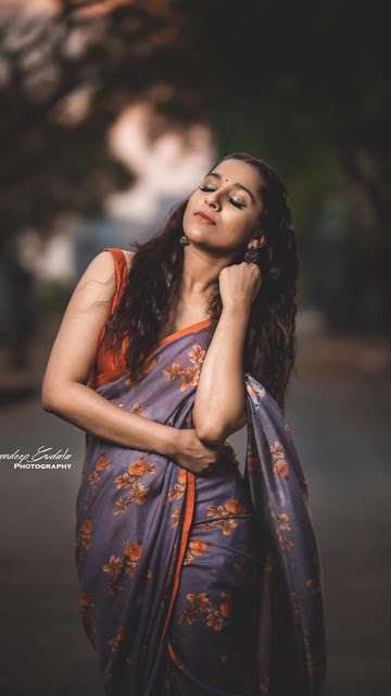 TV Model Rashmi Gautam Hot In Sleeveless Saree 3